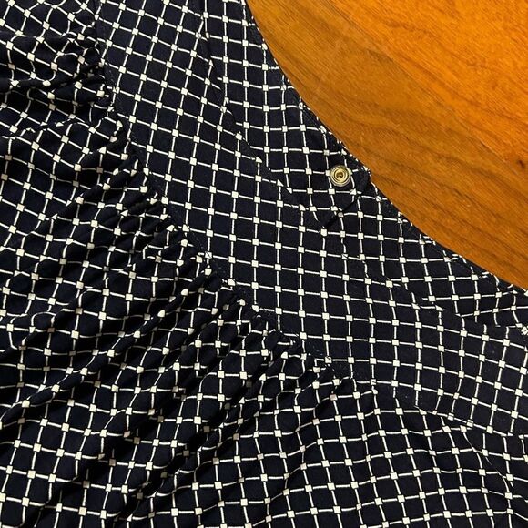 Ann Taylor XS navy and white print top‎ - Picture 9 of 9